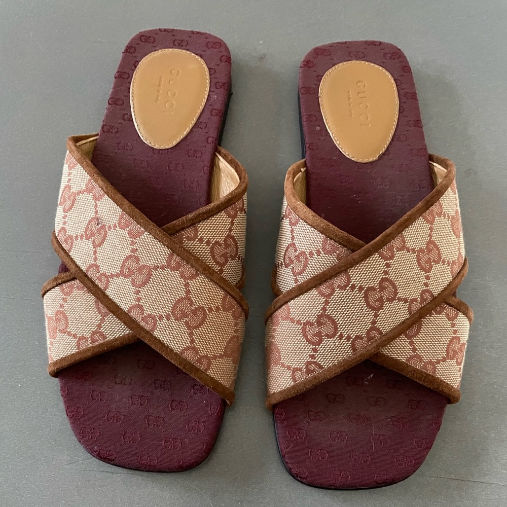 Gucci slides monogram 37
